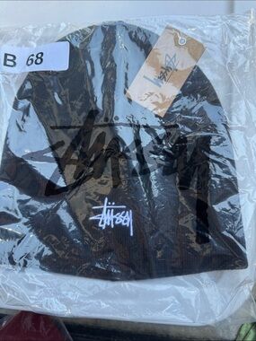 Stussy skullcap Black Beanie with White Logo